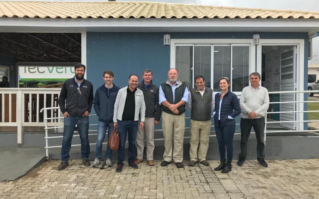 LP junto a contructores chilenos en Brasil