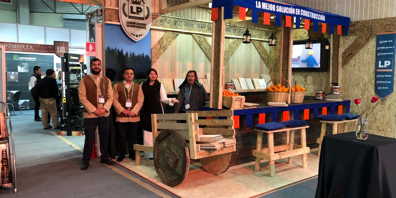 LP se luce con mercado medieval en Expoferretera